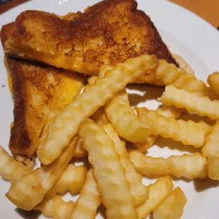 Kids grilled cheese with fries