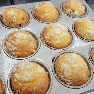 Blueberry muffins with a Cinnamon crunch topping