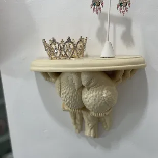 Coronation cried, handsy earrings