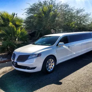 Lincoln MKT stretch limousine