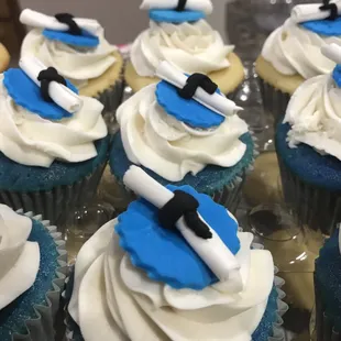 Graduation cupcakes