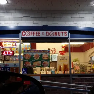 YELP THEY ARE NOT CLOSED AS YOU POSTED JAN 12, 2016 JUST BOUGHT LOTTO TICKETS AND DONUTS.