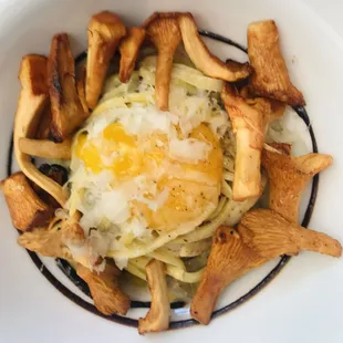 spaghetti alla chittara with chanterelle mushrooms