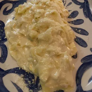 Fettuccine Alfredo- sauce congealed, noodles overcooked.