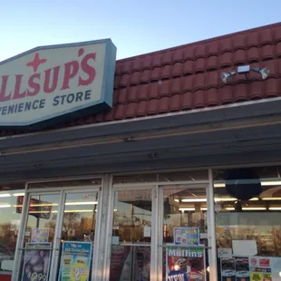 the front of a convenience store