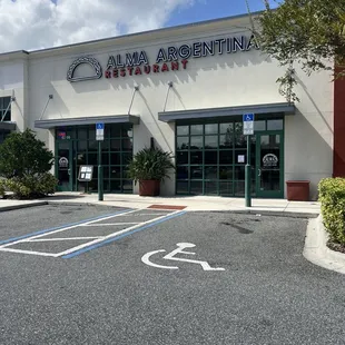 Located near Pei Wei and Buca di Beppo