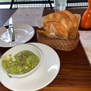 TRADITIONAL GUACAMOLE