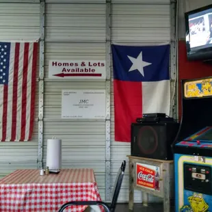 True gem. Best hotlink, catfish, and sweet potato fries i may have ever had! Honest.