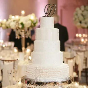 Ashley and Joe&apos;s wedding cake