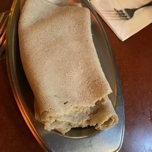 a plate of pita bread on a table