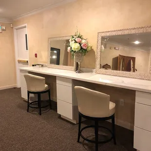 Bridal station