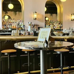 sushi and sashimi, interior