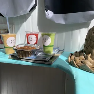 Large Mango Pineapple Smoothie