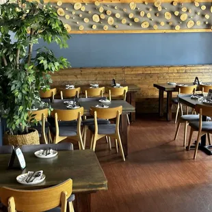 Dining eoom