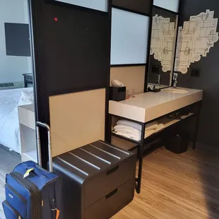 Room 528