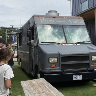 Aloha Aina&apos;s food truck