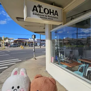Located at the corner of Waialae Avenue and 8th Avenue