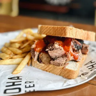 SUMMER BBQ SPECIAL: BRISKET SANDWICH
Brisket burnt ends on texas toast, french fries, baked beans, pickled veggies, BBQ sauce / ketchup