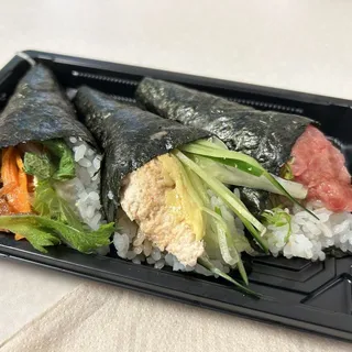 Salmon Skin Temaki