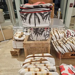 @Ala Moana Center/Aloha Collection Store; 2/8/2025. So much neat Hawaiian theme items/prints/tote Bags, etc. Love this Store! Haha!