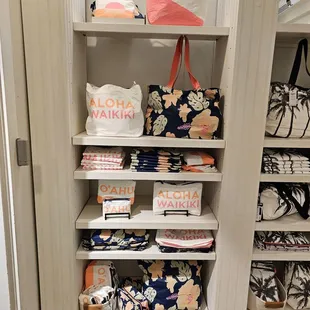 @Aloha Collection; 12/27/2023.If u enjoy &quot;Splash Proof&quot; Tote Bags,Fanny packs,Cosmetic pouches,&amp; So much more *Aloha* flare stuffs,Shop here