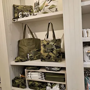 @Aloha Collection; 12/27/2023.If u enjoy &quot;Splash Proof&quot; Tote Bags,Fanny packs,Cosmetic pouches,&amp; So much more *Aloha* flare stuffs,Shop here