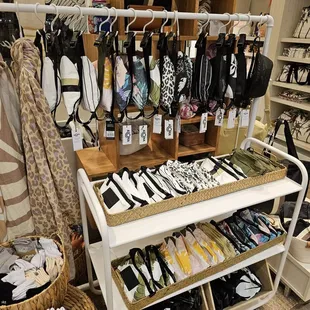@Aloha Collection; 12/27/2023.If u enjoy &quot;Splash Proof&quot; Tote Bags,Fanny packs,Cosmetic pouches,&amp; So much more *Aloha* flare stuffs,Shop here