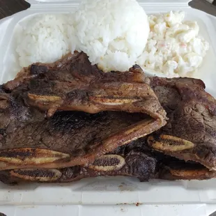 Short rib (kalbi) with two scoop rice and mac salad