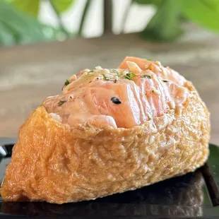 Salmon inari
