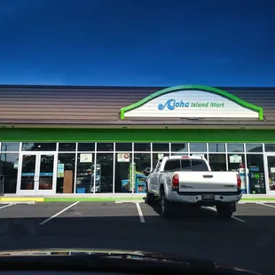 Brand new Aloha Mart in Hawaii Kai! Brand new so clean &amp; spotless!!