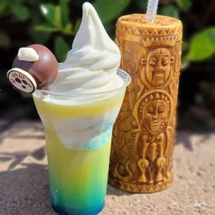 Kakamora Float with a Tiki souvenir mug