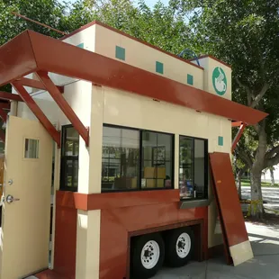 Coffee Drive thru with hydraulics and wheels! Pimp my Ride!