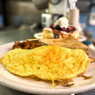 Omelette potatoes and whole wheat toast