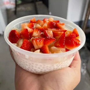 Strawberreh Lycheehuuu Tapioca Pudding