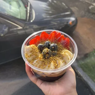 Aloha krew special with peanut butter and bee pollen topping add on