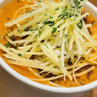 CREAMY TOMATO BASIL SOUP - 12oz (Chicken Stock based)