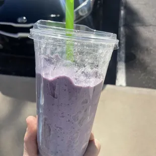 Ordered a 32 oz smoothing and this is what I was served... I had not taken a sip yet.