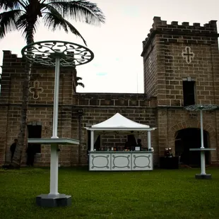 The Ali&apos;i Bar &amp; Cocktail Garden at Iolani Palace

http://www.alohaontherocks.com/rentals/