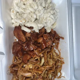 Mac, spicy aloha chicken, noodles