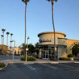 6:30am they open. First customers of the day. Close at 2