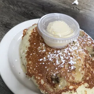 Mac Nut Banana Pancake