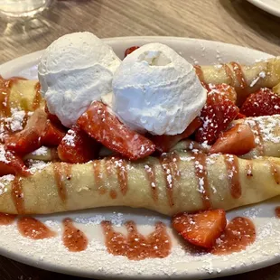 Strawberry N&apos; Cream Crepes