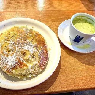 Mac Nut Banana Pancake