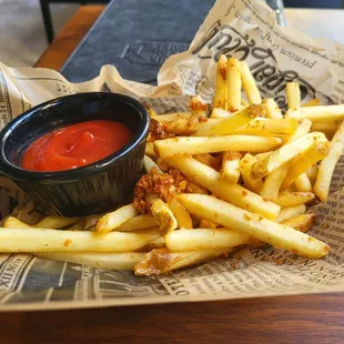 Fries with toasted garlic