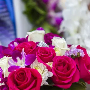 Rings, leis &amp; a bouquet!