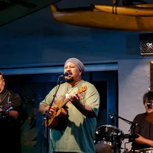 This is a performance at the Willows Restaurant by Kaukaohu Wahilani.  After a ceremony on the beach clients had their reception here!