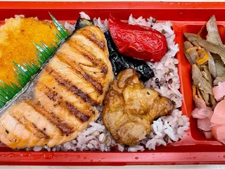 Mama-Ya Bishop Street Cafe