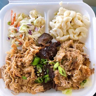  pulled pork and macaroni salad
