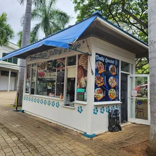 The stand at Aloha Tower