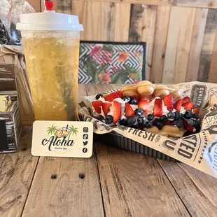 Mango tea and aloha waffle
